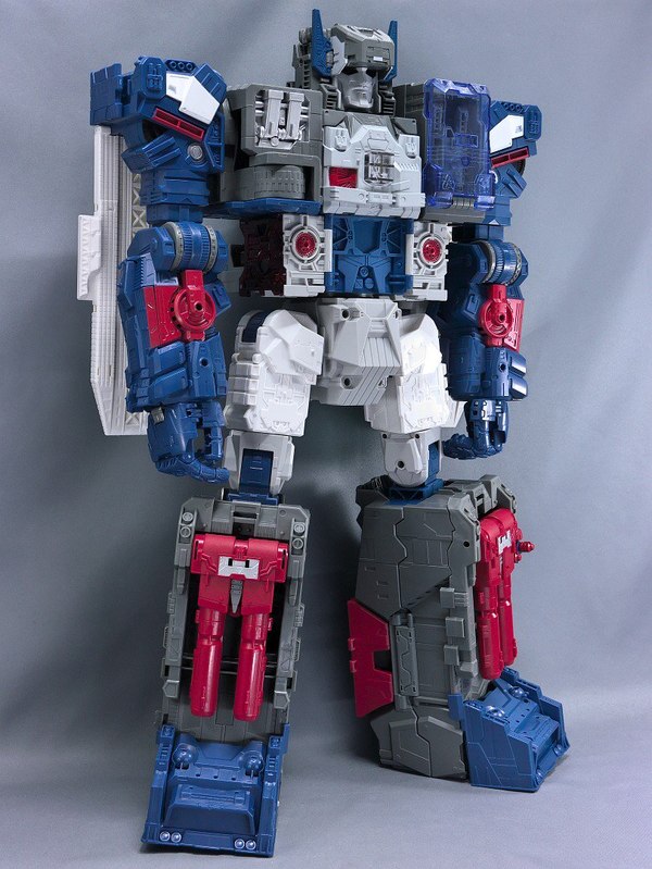 TakaraTomy September Releases In Hand Photos   LG Fortress Maximus Wheelie Rewind Blaster TAV Windblade More  (22 of 33)